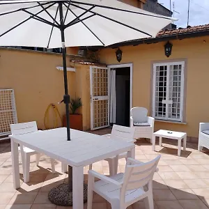Apartment Attico Con Terrazza Santa Cecilia, Rom